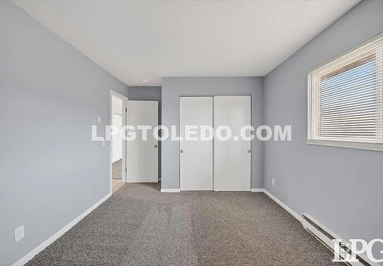 3348 Arlington Ave #8 — Photo 6