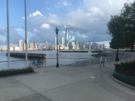 2nd image of 30 River Ct