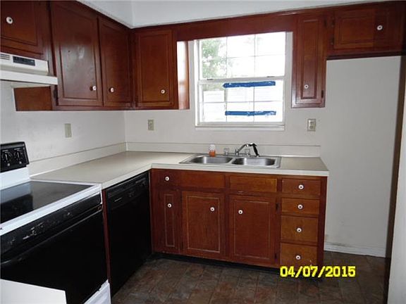 3rd image of 107 Greenland Ct