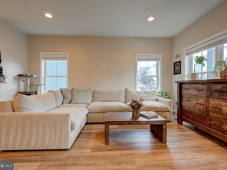 1309 Pedigree St — Photo 3