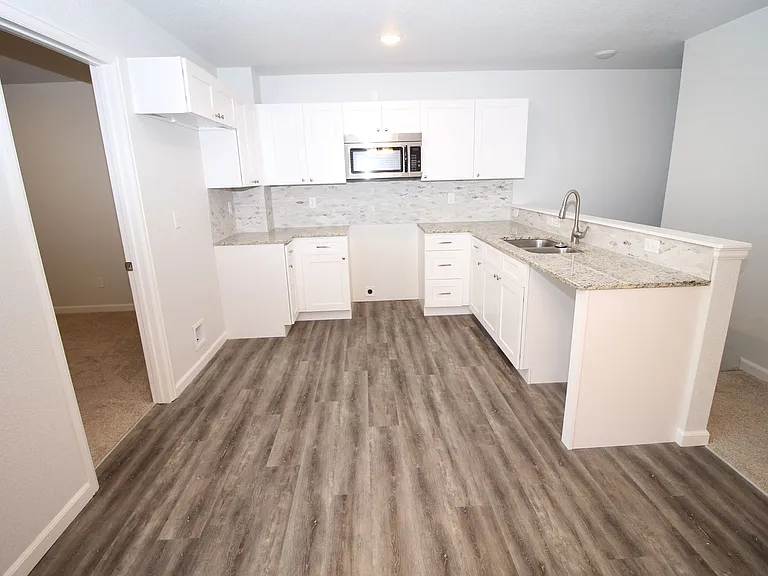943 E Moreno Ave — Photo 9