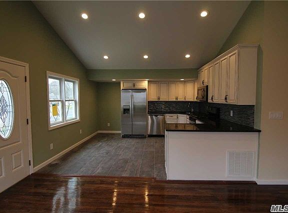 3rd image of 17 Washington Ave