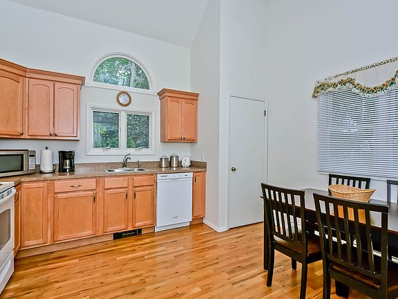 4th image of 740 Longview Ln