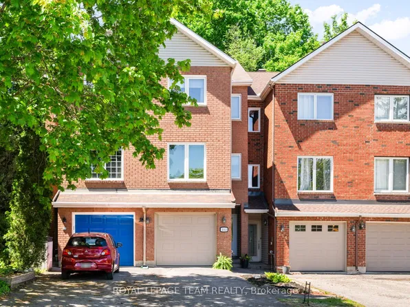 212 Provender Ave, Ottawa, ON K1K 4N7