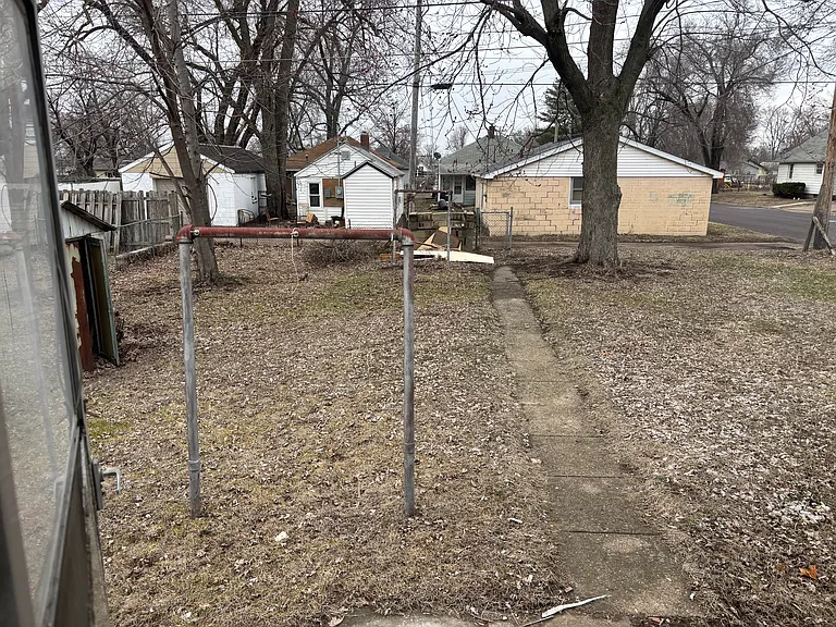 263 Koch St — Photo 18
