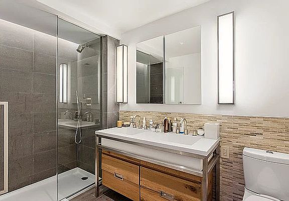 5th image of 211 E 13th St #2B
