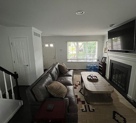 3rd image of 1212 Corbett Ave