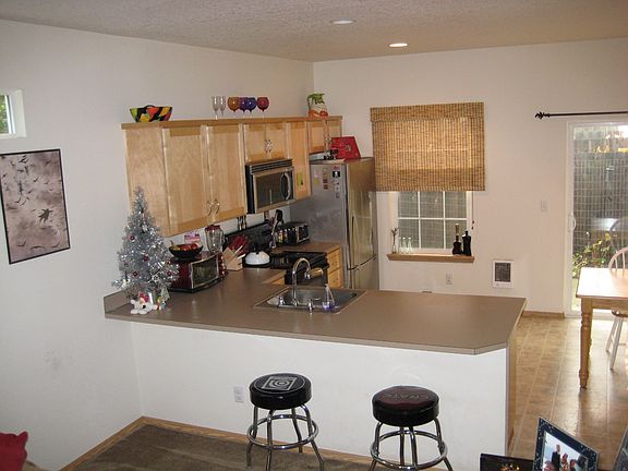 Eat bar and kitchen