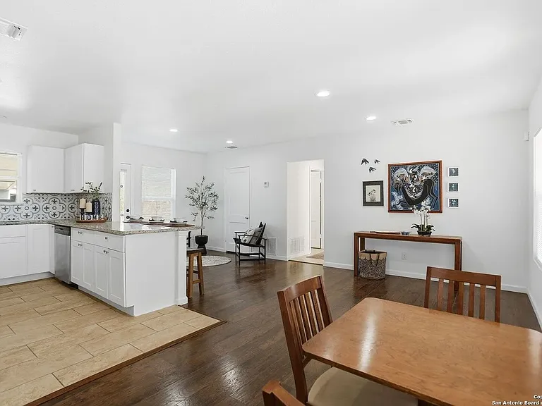 2543 W Mulberry Ave — Photo 5