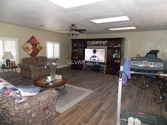 2nd image of 3020 Woods Dr