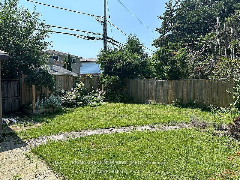 Ajax House for rent - 1 Bedroom — photo 12