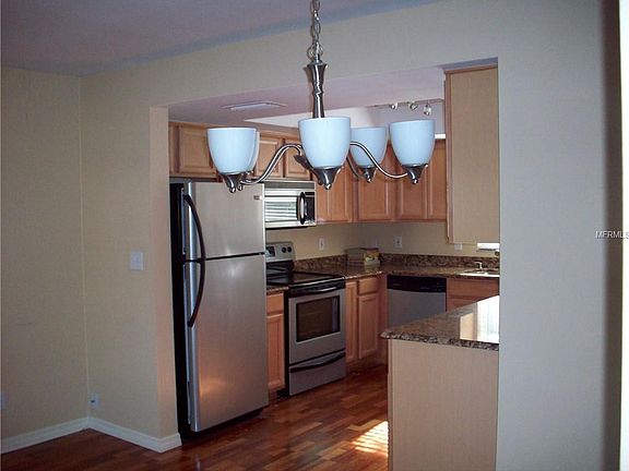 5th image of 2826 Dupont St S Unit 4
