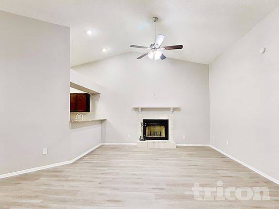 3rd image of 4624 S Country Hills Ct
