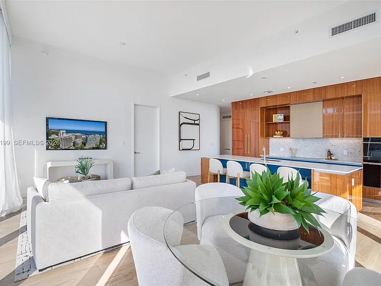2655 S Bayshore Dr #1911 — Photo 8