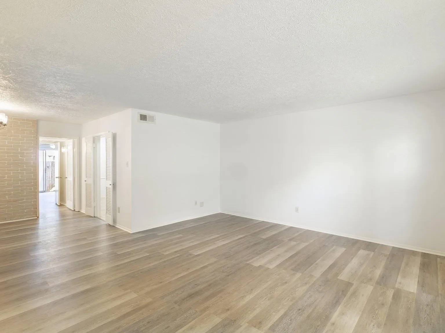 1 bed, 1.0 bath, 891 sqft, $1,400 — Photo 3
