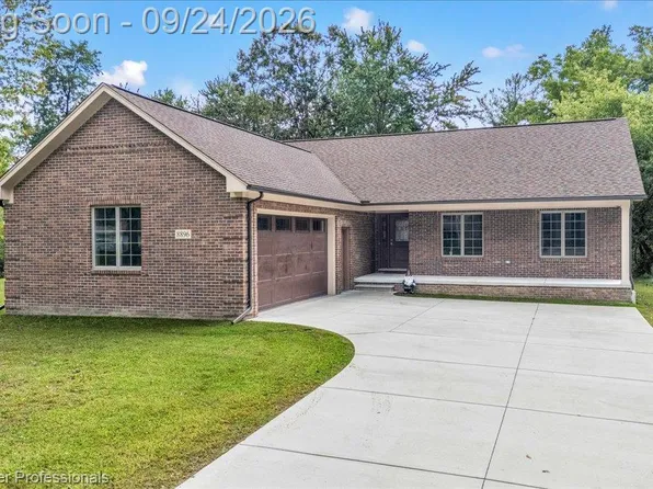 8896 Pacton Dr, Shelby Township, MI 48317