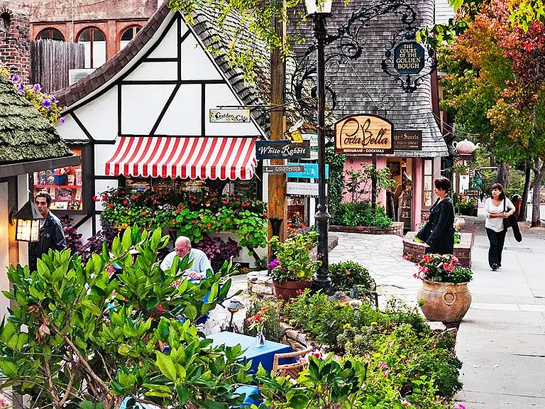 Carmel - 20 min drive away