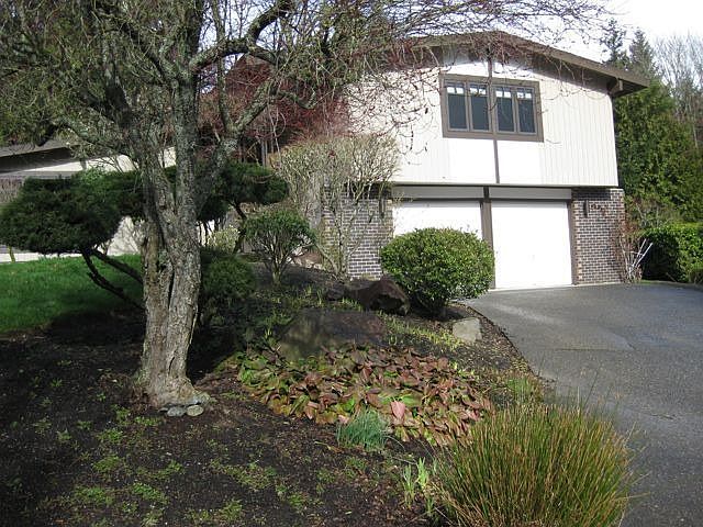 2nd image of 18536 NE 19th Pl
