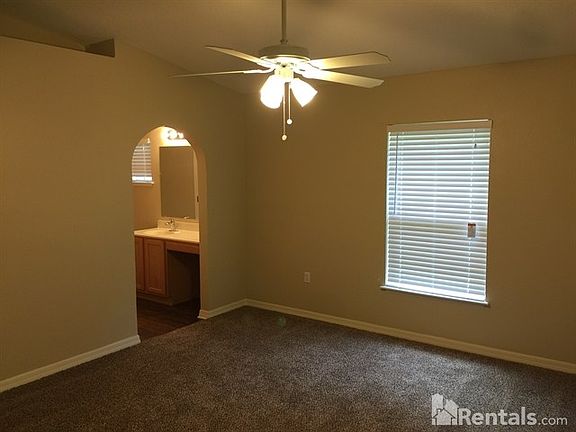4th image of 165 King Arthur Ct