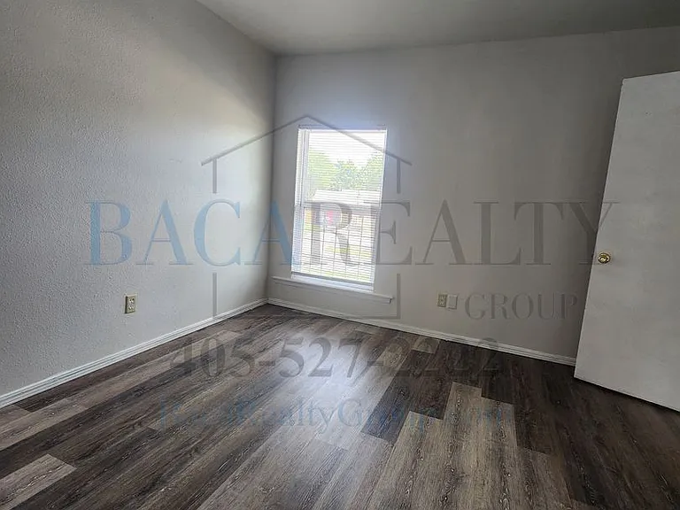 2258 Donna Dr — Photo 6