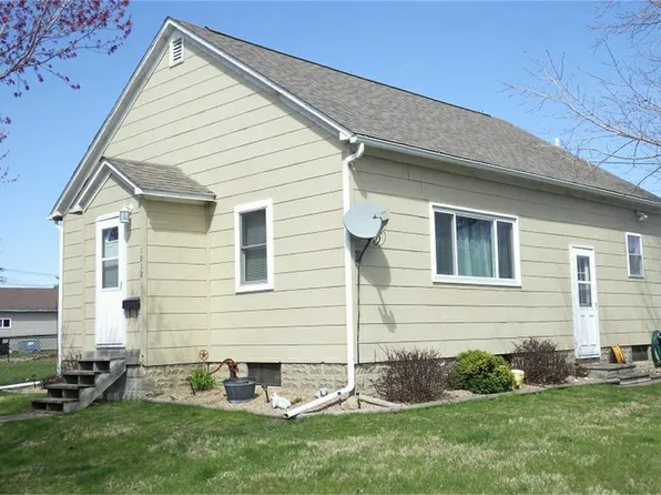 1012 C Ave, Vinton, IA 52349