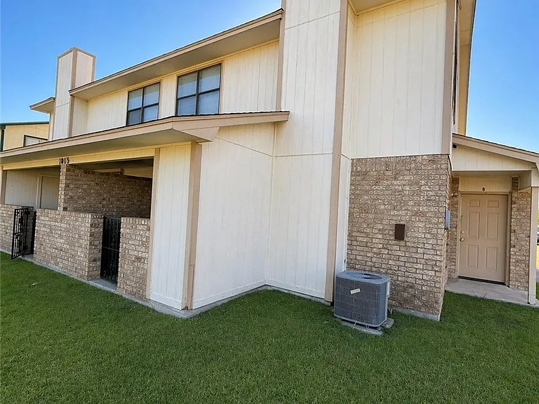 1813 Cedarhill Dr #B — Photo 4