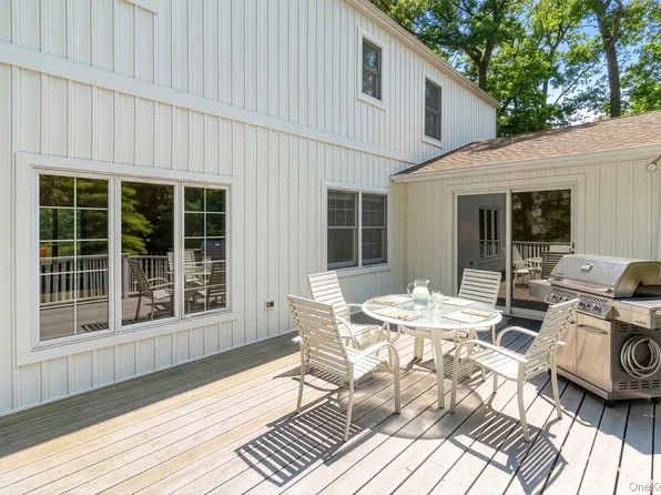 (undisclosed Address), Laurel, NY 11948