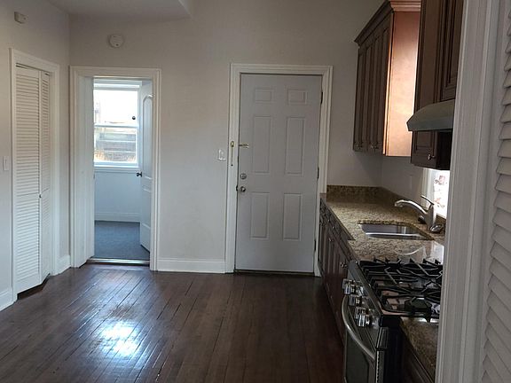 4th image of 2030 W Chicago Ave #2