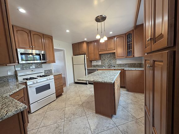 3rd image of 470 Mercury Ln