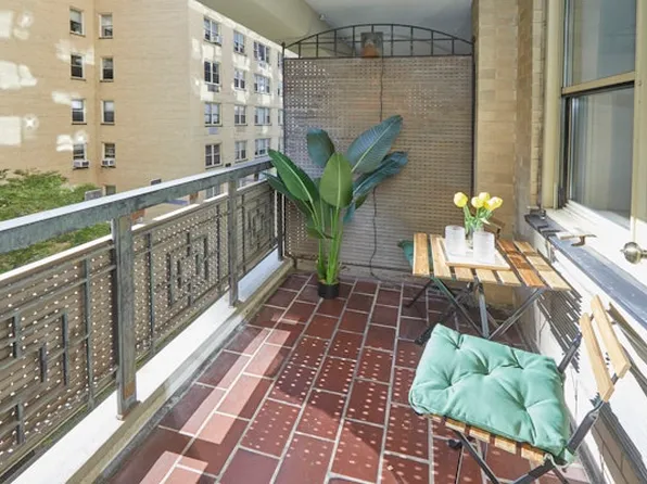 415 East 52nd Street image 6 of 14