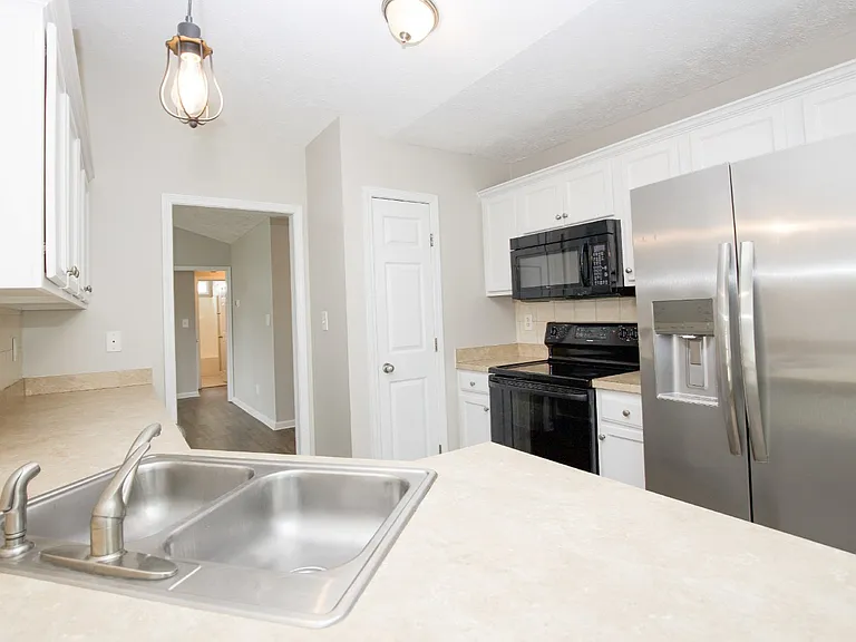 196 Lochwood Dr — Photo 18