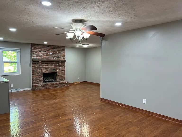 2535 S Prospect Ave — Photo 5
