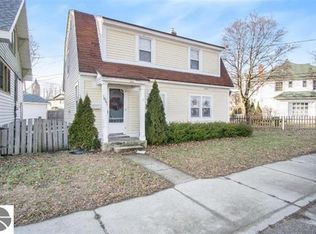 1061 2nd St, Muskegon, MI 49440