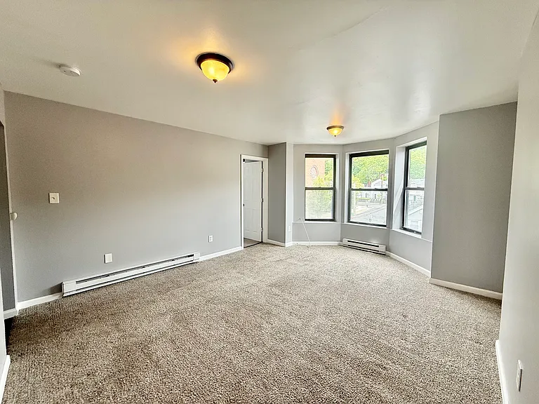 429 3rd St — Photo 3