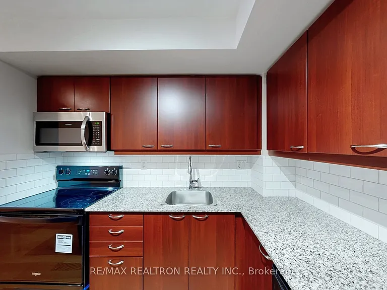 1050 The Queensway #217 — Photo 24