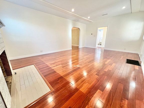 5th image of 3982 Gaviota Ave