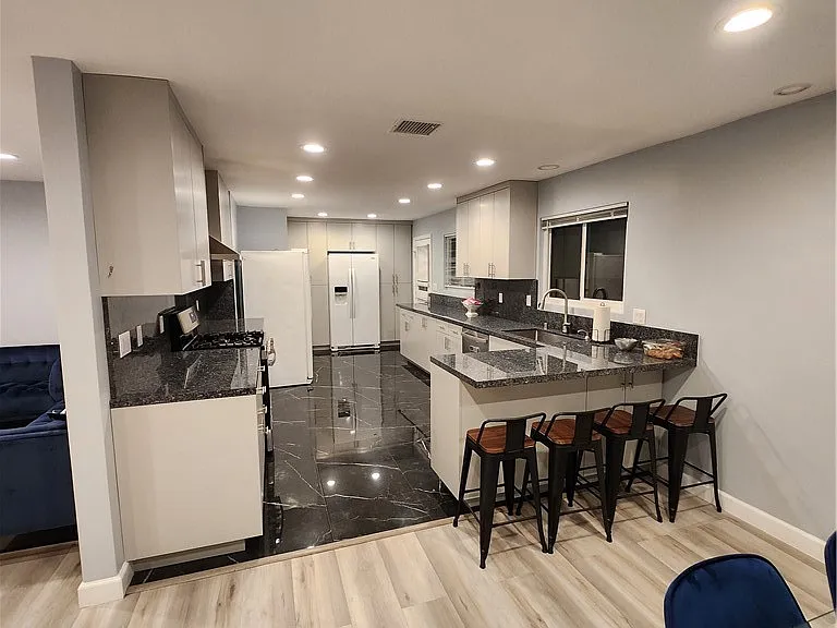7847 Goodland Ave — Photo 4