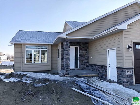 2nd image of 190 N Canterbury Cir