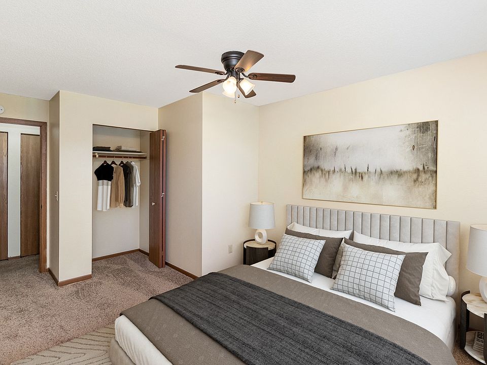 Hutchinson, MN Twin Oaks | 21A| Bedroom