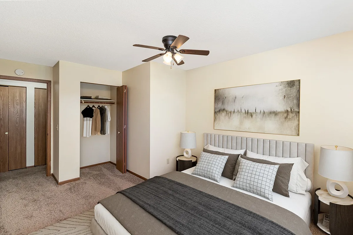 Hutchinson, MN Twin Oaks | 21A| Bedroom - Twin Oaks