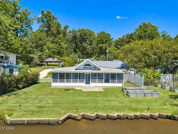 2nd image of 363 Edgewater Dr