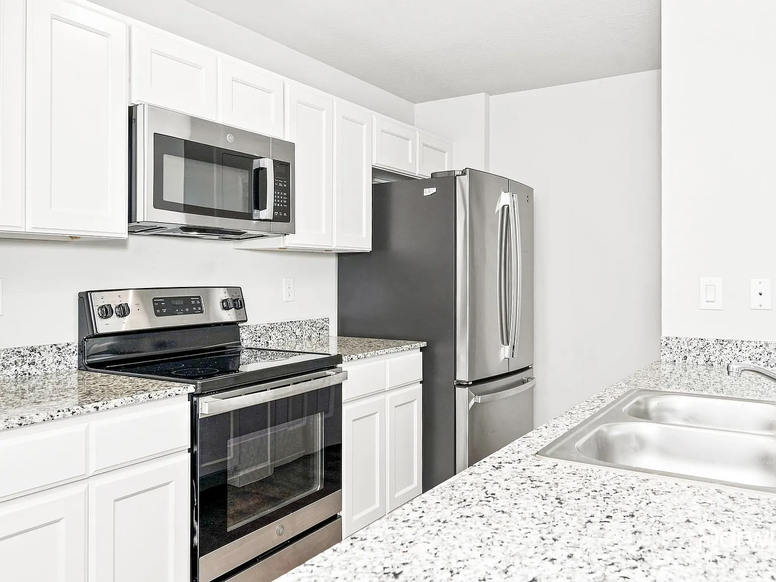 3 bed, 2.0 bath, 1215 sqft, $1,660 — Photo 3