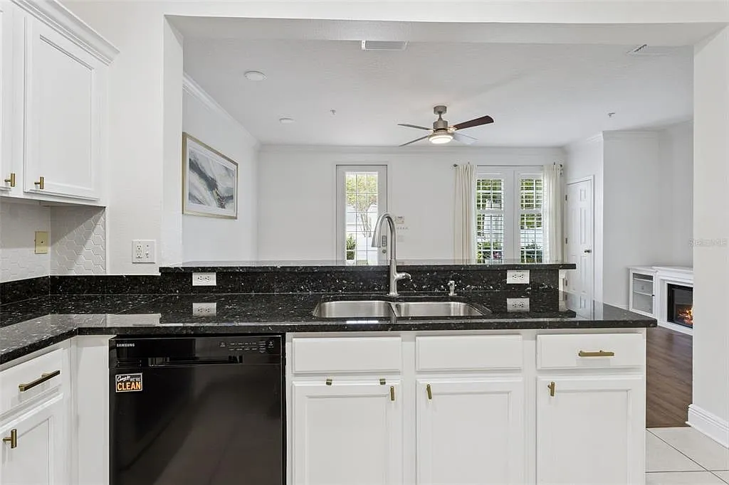 3 bed, 2.5 bath, 1680 sqft, $3,900 — Photo 4