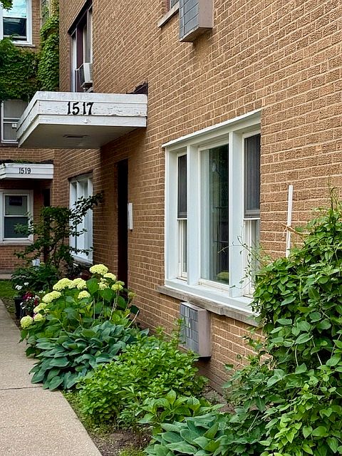 1st image of 1517 W Lunt Ave APT 2A