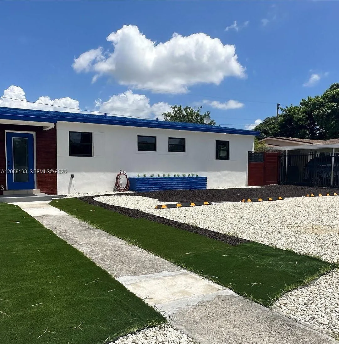 Fleetwood Gardens Sec 1 — Photo 2