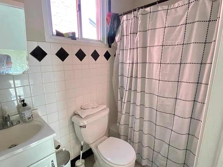 2-1008 Lee St #2 — Photo 11