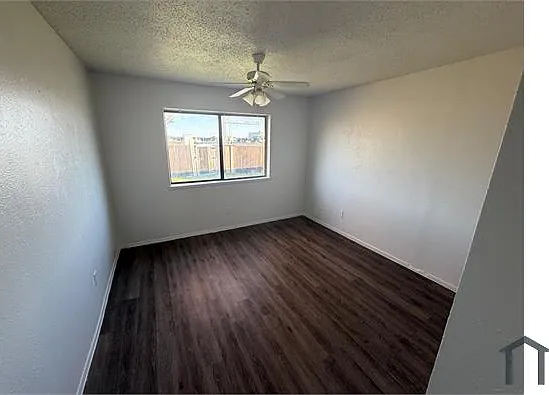 2320 Montclair Cir — Photo 16