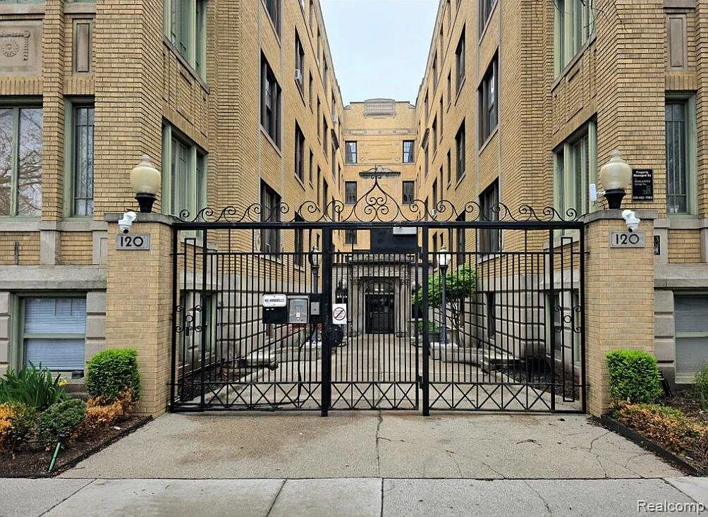 1 bed, 560 sqft, $900 — Photo 1