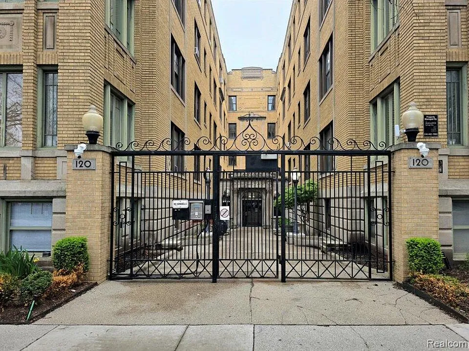 120 Seward St #403
