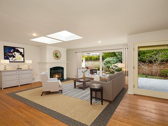 4th image of 2116 Broadmoor Dr E